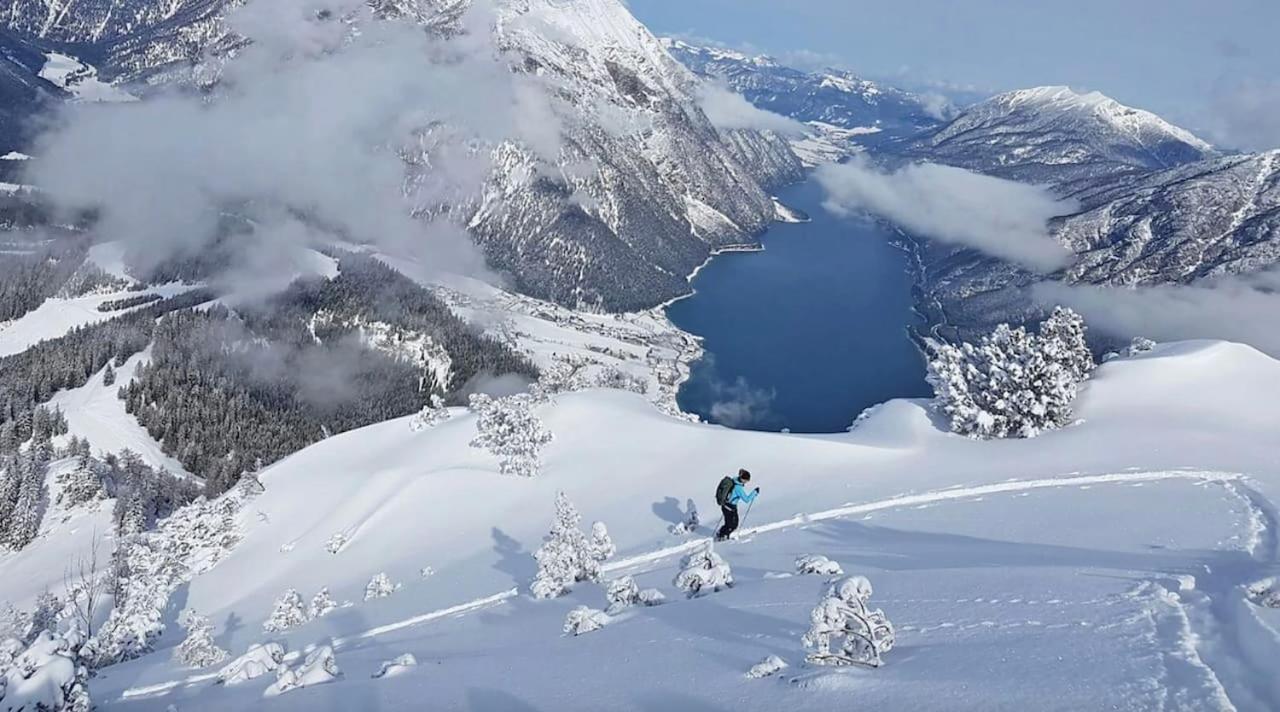 Urban Mountain Chalet With Lake View Maurach  Extérieur photo