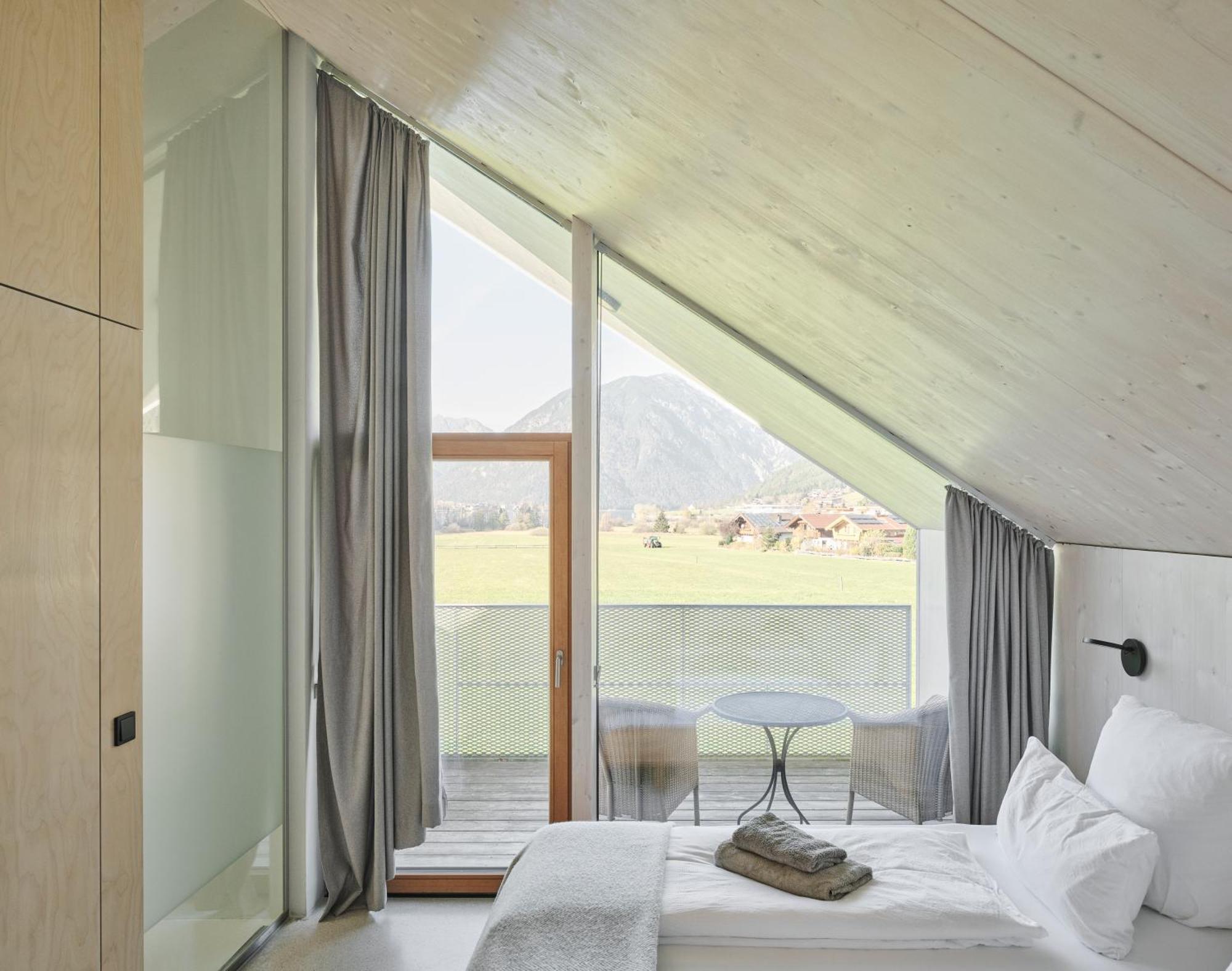 Urban Mountain Chalet With Lake View Maurach  Extérieur photo